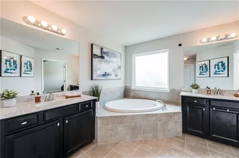 Bath - 4072 Elsdon Dr, Austell, GA 30106 photo 3 of 5
