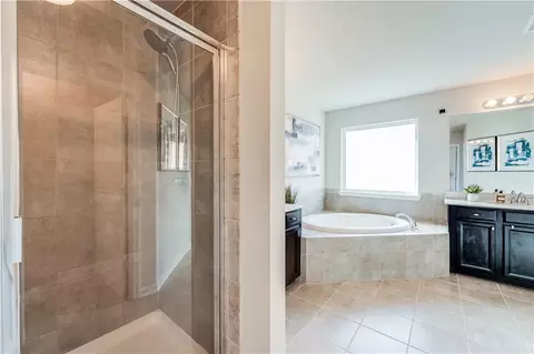 Bath - 4072 Elsdon Dr, Austell, GA 30106 photo 4 of 5