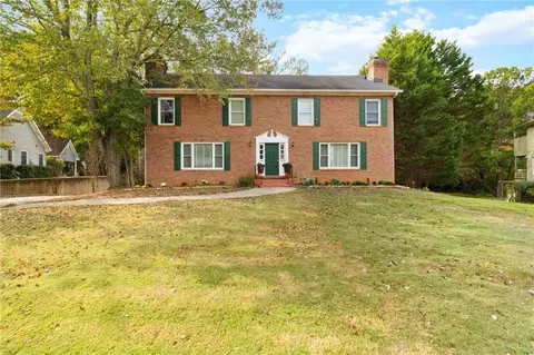 650 Corbin Lake Ct, Atlanta, GA 30350
