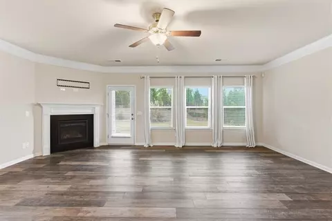 Living - 112 Willowbrook Dr, Calhoun, GA 30701 photo 5 of 5