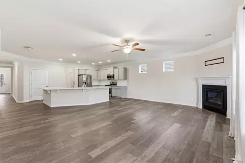 Living - 112 Willowbrook Dr, Calhoun, GA 30701 photo 3 of 5