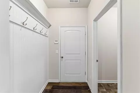 Entry Way - 112 Willowbrook Dr, Calhoun, GA 30701 photo 5 of 5
