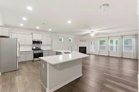 Kitchen - 112 Willowbrook Dr, Calhoun, GA 30701 photo 1 of 6