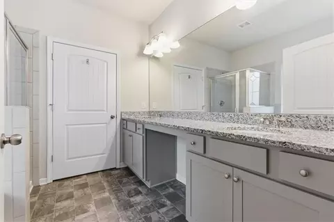 Bath - 112 Willowbrook Dr, Calhoun, GA 30701 photo 2 of 4