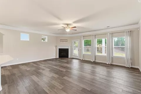 Living - 112 Willowbrook Dr, Calhoun, GA 30701 photo 2 of 5