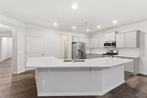 Kitchen - 112 Willowbrook Dr, Calhoun, GA 30701 photo 5 of 6