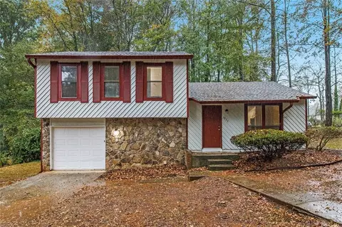 5035 Fairforest Dr, Stone Mountain, GA 30088