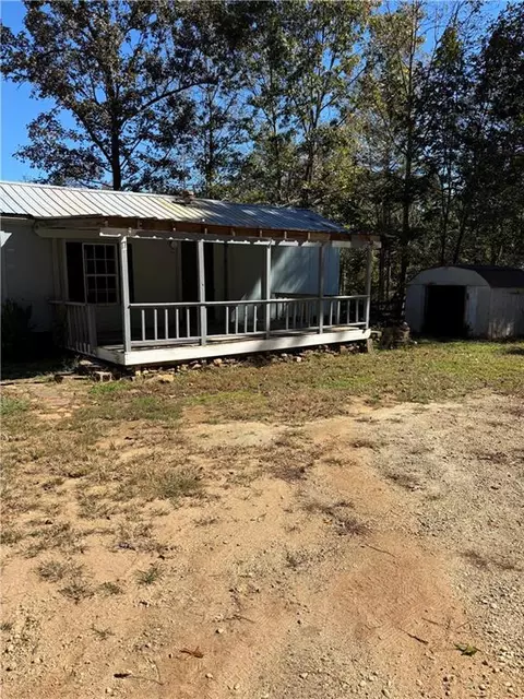 17 Lewis Dr, Lavonia, GA 30553