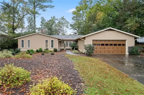 4040 Summit Dr, Marietta, GA 30068