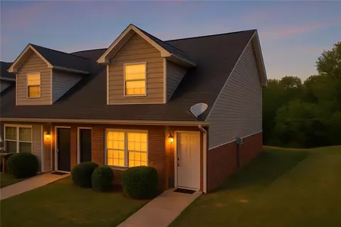 556 Maggie Ln, Jonesboro, GA 30238
