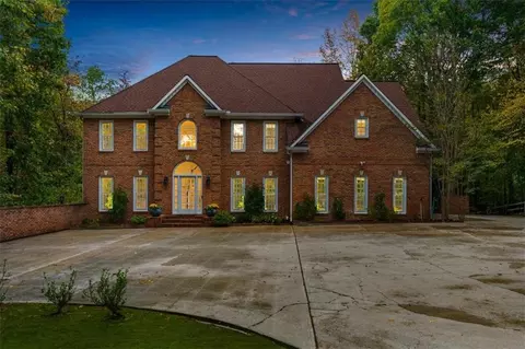 515 Kent Rd, Roswell, GA 30075