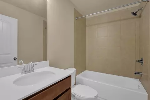 Bath - 1730 Riverpark Dr SE, Dacula, GA 30019 photo 4 of 4