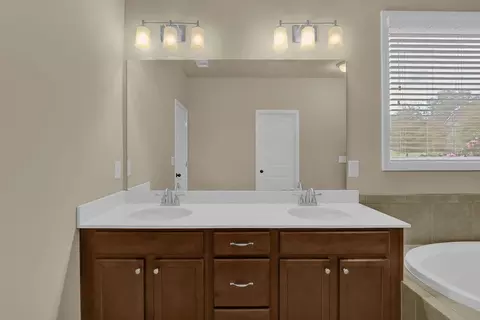 Bath - 1730 Riverpark Dr SE, Dacula, GA 30019 photo 2 of 4
