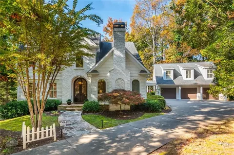 4150 Chimney Hts NE, Roswell, GA 30075