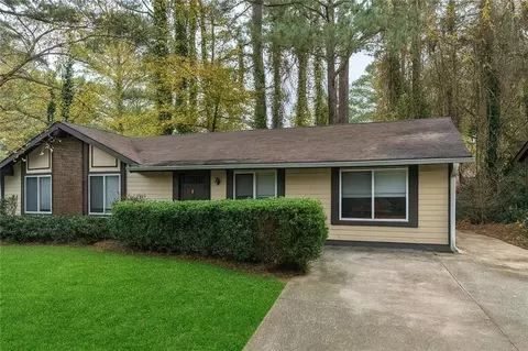 9020 Sterling Ridge Ln, Jonesboro, GA 30238