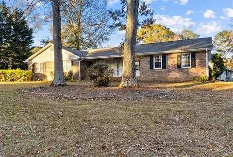 2075 Pinewood Dr, Covington, GA 30016 photo 2