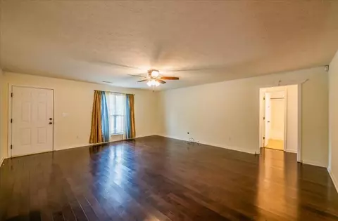 Living - 61 Freeman Rd, Lagrange, GA 30240 photo 2 of 7