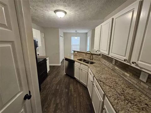 Kitchen - 333 Fallview Dr, Mcdonough, GA 30253 photo 4 of 4
