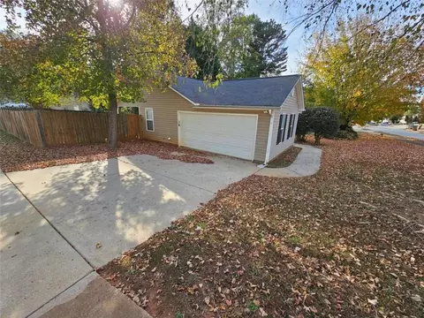 Exterior - 333 Fallview Dr, Mcdonough, GA 30253 photo 2 of 4
