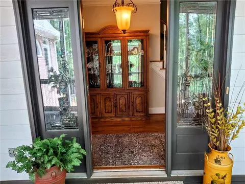 Entry Way - 3978 Devonshire Dr, Marietta, GA 30066 photo 2 of 5