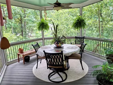 Exterior - 3978 Devonshire Dr, Marietta, GA 30066 photo 3 of 10