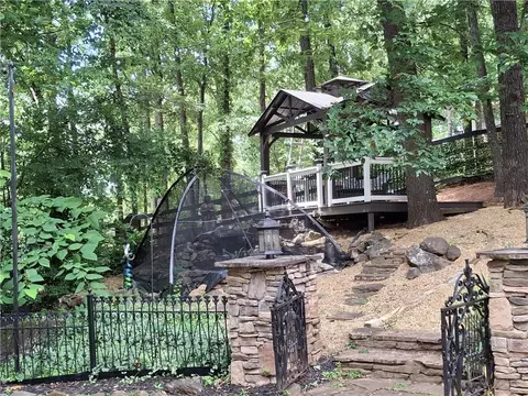 Exterior - 3978 Devonshire Dr, Marietta, GA 30066 photo 6 of 10