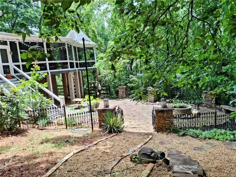 Exterior - 3978 Devonshire Dr, Marietta, GA 30066 photo 1 of 10