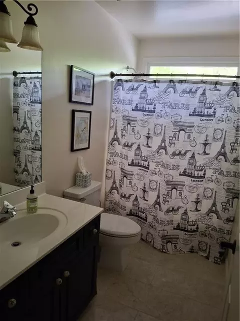 Bath - 3978 Devonshire Dr, Marietta, GA 30066 photo 3 of 3
