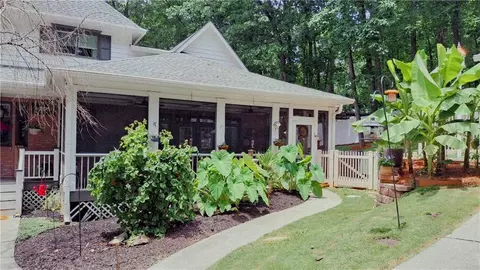 Exterior - 3978 Devonshire Dr, Marietta, GA 30066 photo 7 of 10