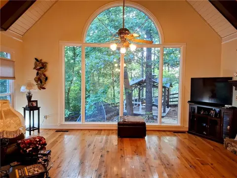 Living - 3978 Devonshire Dr, Marietta, GA 30066 photo 4 of 6