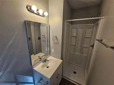 Bath - 2858 Davidson Dr, Lithonia, GA 30058 photo 1 of 3