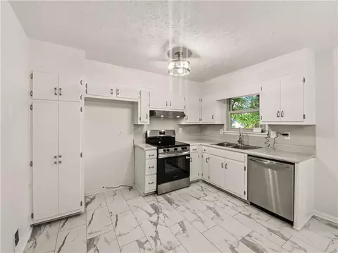 Kitchen - 2217 Willoby Ct, Morrow, GA 30260 photo 1 of 2