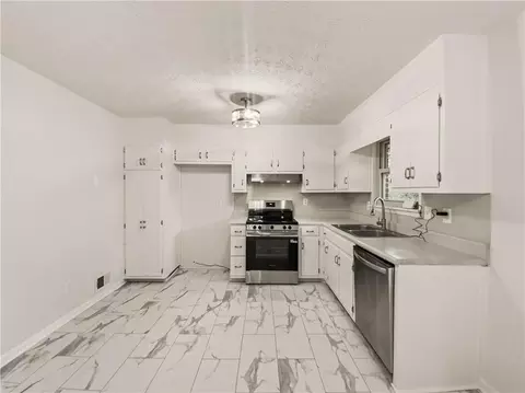 Kitchen - 2217 Willoby Ct, Morrow, GA 30260 photo 2 of 2