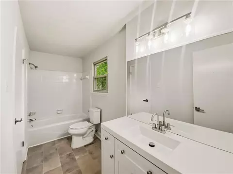Bath - 2217 Willoby Ct, Morrow, GA 30260 photo 2 of 2