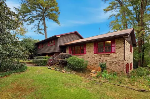 562 Gregg Dr SW, Lilburn, GA 30047