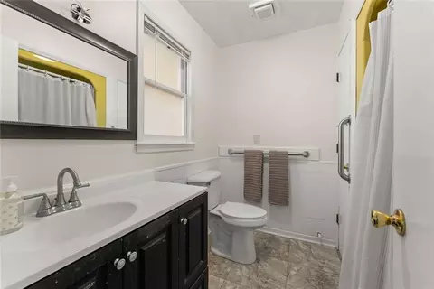 Bath - 3089 Hwy 17 Alt, Toccoa, GA 30577 photo 2 of 2