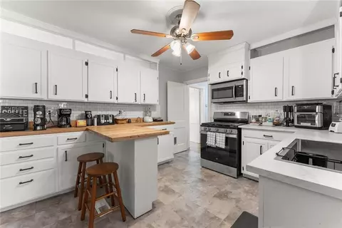 Kitchen - 3089 Hwy 17 Alt, Toccoa, GA 30577 photo 2 of 3