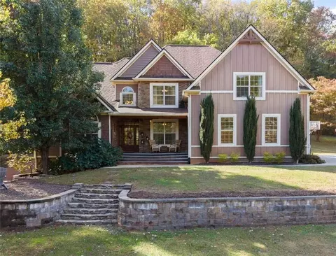 449 Chestatee Dr, Cleveland, GA 30528