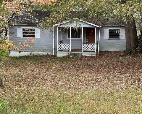 1099 Warren Dr, Riverdale, GA 30296