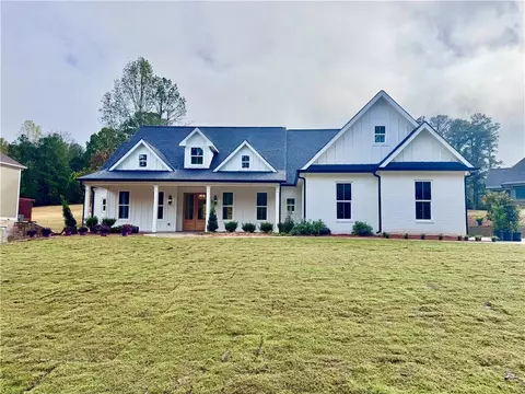 105 W Lake Blvd, Carrollton, GA 30116