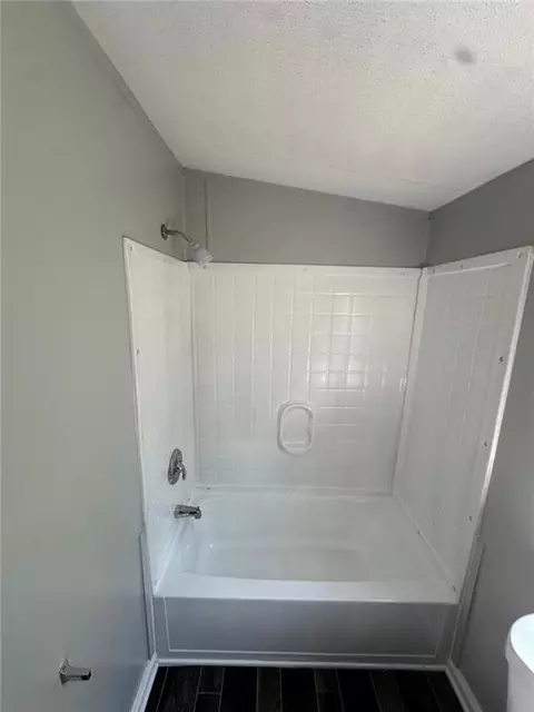 Bath - 209 Hoey St, Thomson, GA 30824 photo 1 of 4