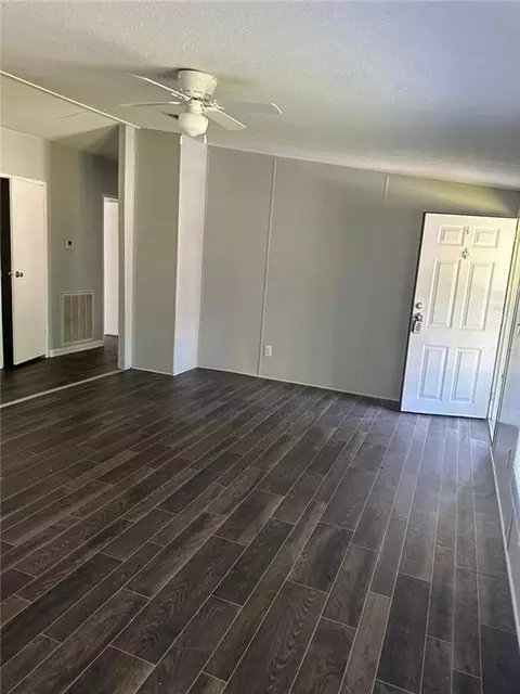 Living - 209 Hoey St, Thomson, GA 30824 photo 2 of 3