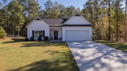 659 Park Pine Cir, Grantville, GA 30220