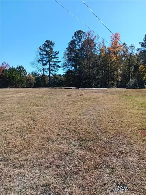 11 Black Rd NE, White, GA 30184