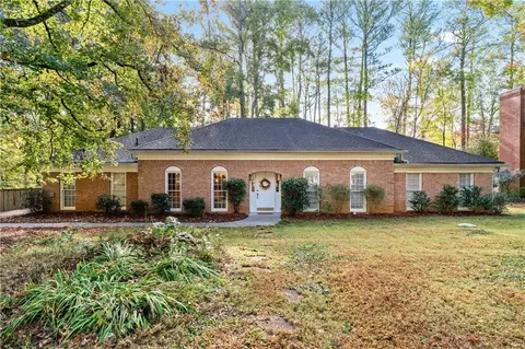 2746 Saxon Dr, Duluth, GA 30096