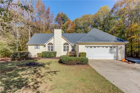 153 Cherokee Trl, Hoschton, GA 30548
