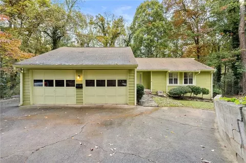 545 Longleaf Dr, Roswell, GA 30075