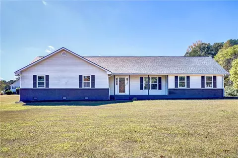 15 Spruce Ct, Stockbridge, GA 30281