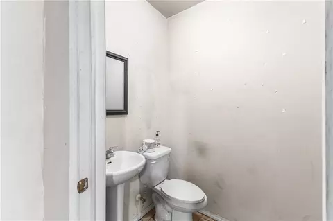Bath - 1454 Longview Dr, Gainesville, GA 30501 photo 4 of 4