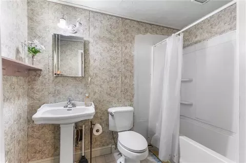Bath - 1454 Longview Dr, Gainesville, GA 30501 photo 2 of 4
